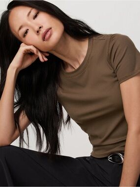 Vuori Pose Fitted Tee in Espresso Size Small